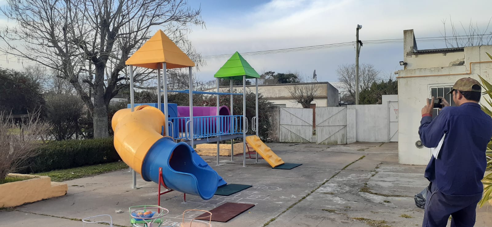 Instalación del nuevo mangrullo en el patio exterior